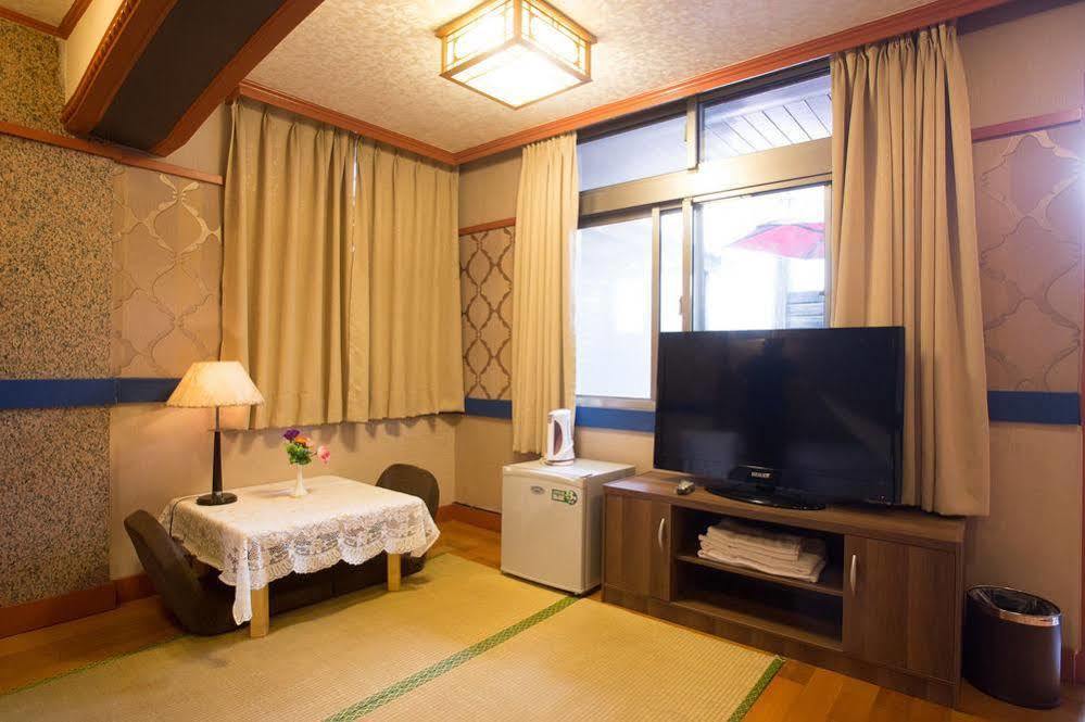 Phoenix Pavilion Hot Spring Hotel Тайпей Екстериор снимка